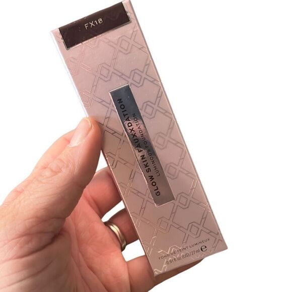 XX‎ Revolution Glow Skin FauXXdation Foundation FX18 - Picture 1 of 5